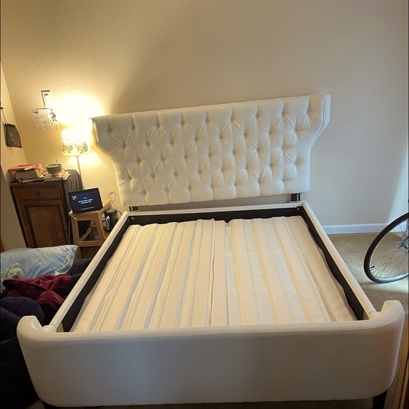 Queen Bedframe - Picture 1 of 1